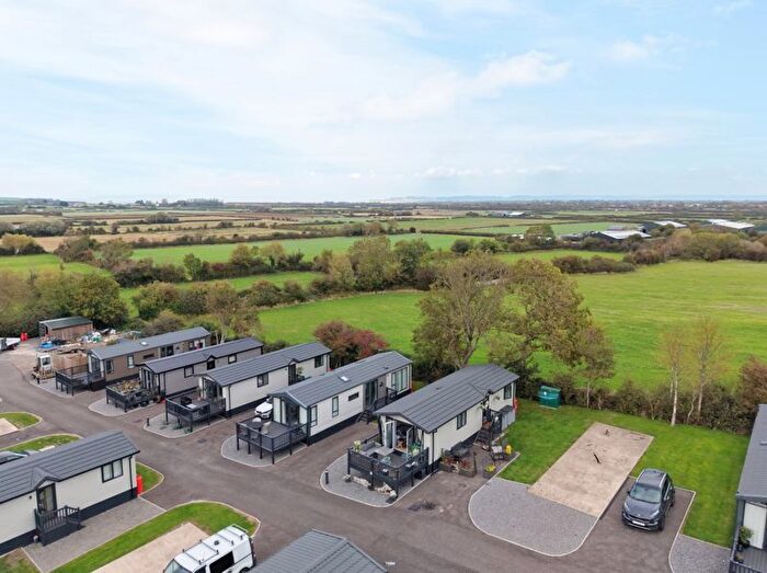 2 Bedroom Mobile/park Home For Sale In Lower Norton Lane, Kewstoke - Quality Park Home, BS22