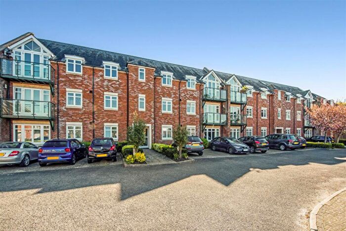 2 Bedroom Apartment For Sale In Broyle Road, Chichester, PO19