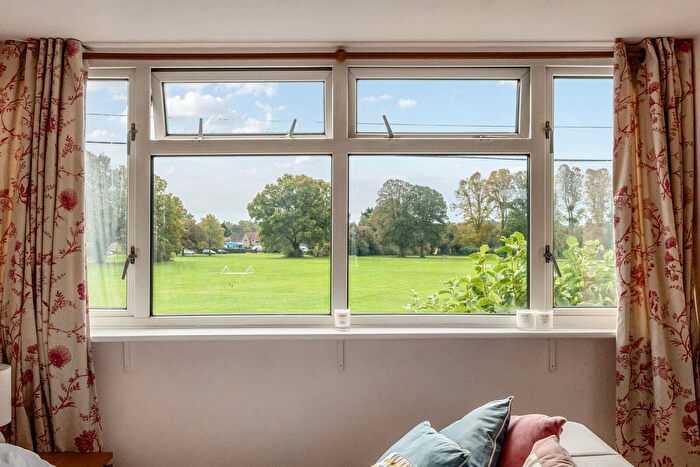 4 Bedroom Link Detached House For Sale In Highfield, Ashampstead, Reading, Berkshire, RG8