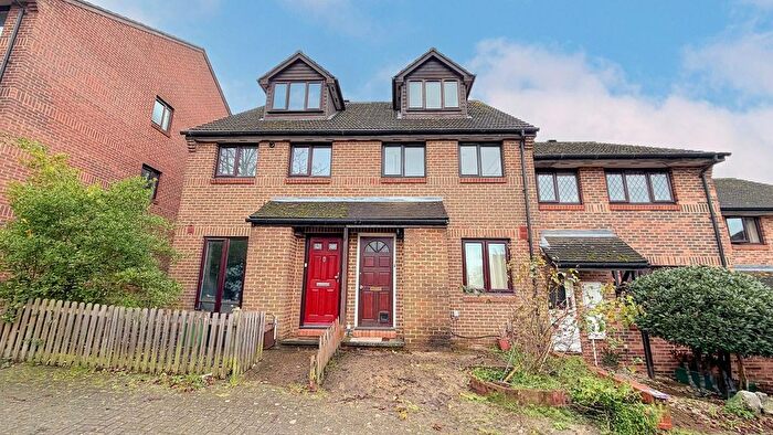 2 Bedroom Maisonette For Sale In Vellum Drive, Carshalton, Surrey, SM5
