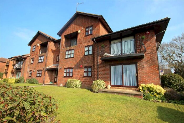 2 Bedroom Flat To Rent In Cheltenham Court, Stanmore, HA7