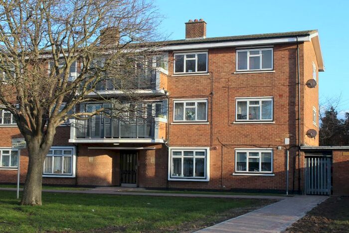 2 Bedroom Flat To Rent In Bader Way, Rainham, Essex, RM13