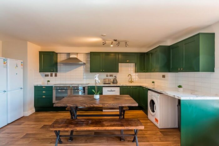 8 Bedroom Flat To Rent In St Hilds Lane, DH1