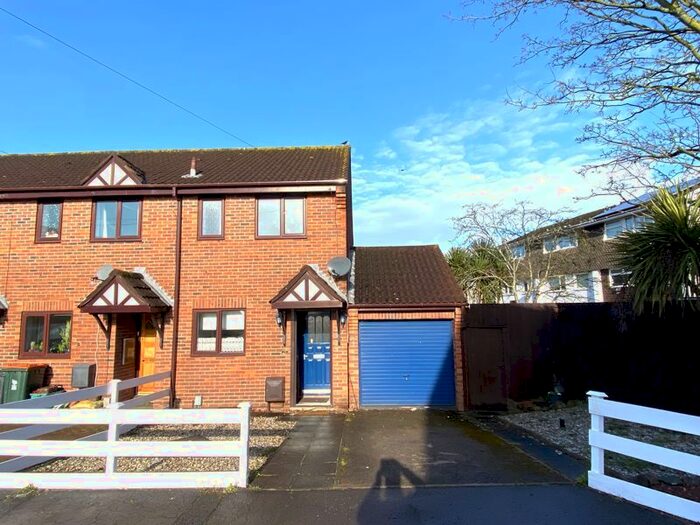 2 Bedroom End Of Terrace House To Rent In Highbank, Newport, NP19