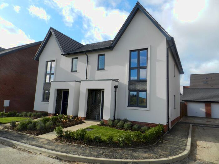 3 Bedroom Property To Rent In Luffield Close, Daventry, NN11