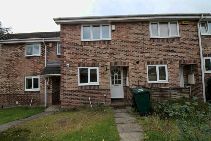 2 Bedroom Town House To Rent In Greenfields, Heckmondwike, West Yorkshire, WF16