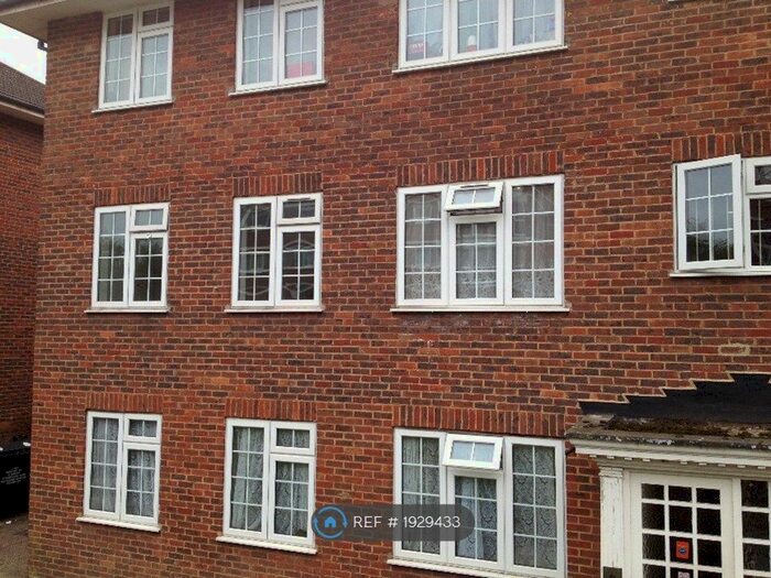 2 Bedroom Flat To Rent In Lantern Close, Wembley, HA0