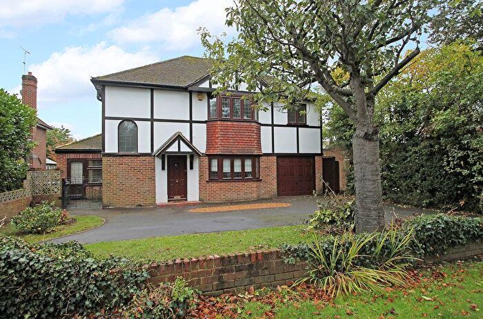 3 Bedroom Detached House To Rent In Stoke Road, Cobham, KT11