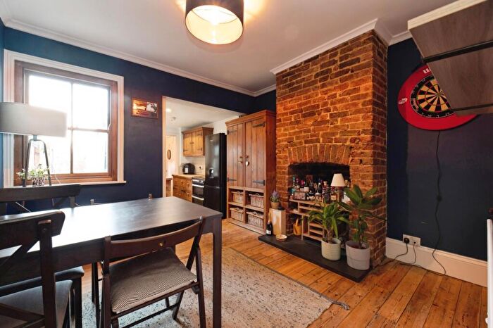 3 Bedroom Terraced House For Sale In Kingston Road, Leatherhead, Surrey, KT22