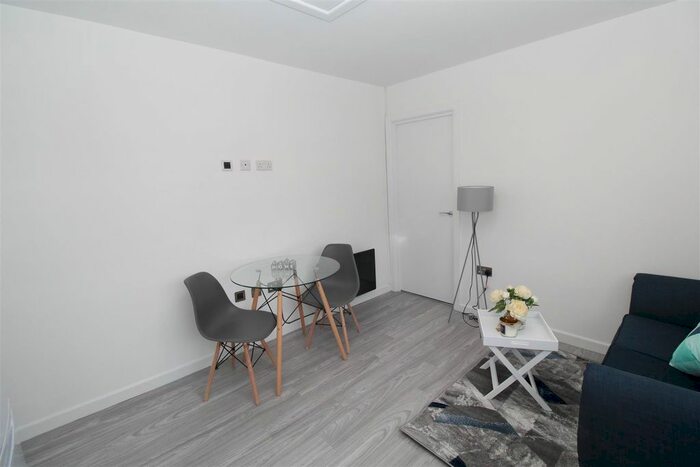 1 Bedroom Flat To Rent In Connaught Road, Roath, Cardiff., CF24