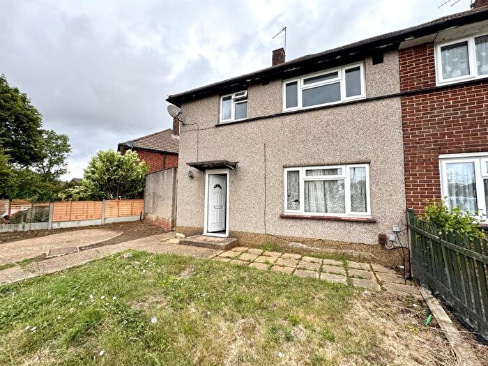 3 Bedroom Semi-Detached House For Sale In Fairchildes Avenue, New Addington, Croydon, CR0