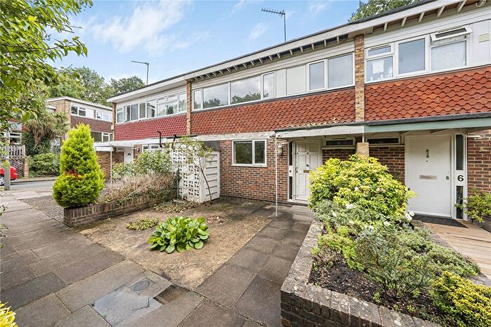 3 Bedroom Terraced House For Sale In Ringwood Gardens, London, SW15