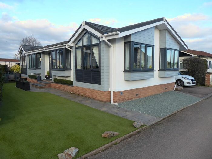 2 Bedroom Mobile/park Home For Sale In Wayside Farm Park, Bedford Road, Ravensden, Bedfordshire, MK44