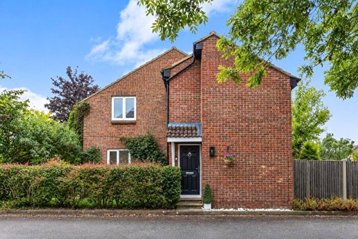 2 Bedroom End Of Terrace House To Rent In Bradfield Close, GU4