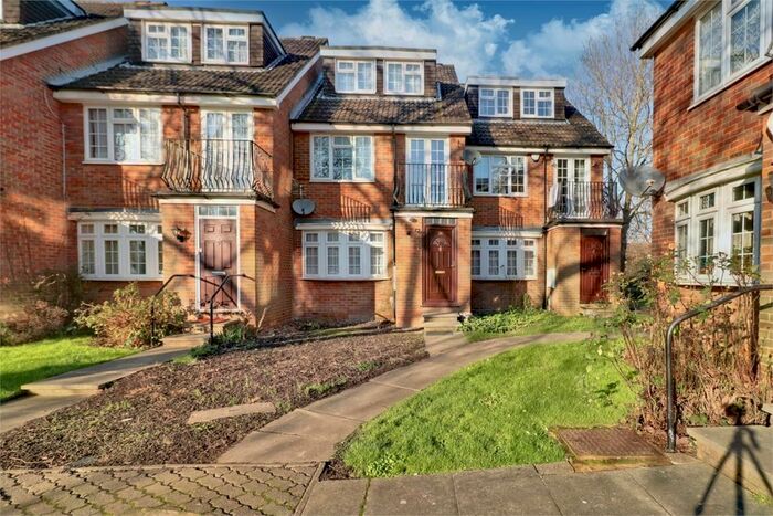 1 Bedroom Flat To Rent In Bramble Close, Stanmore, HA7