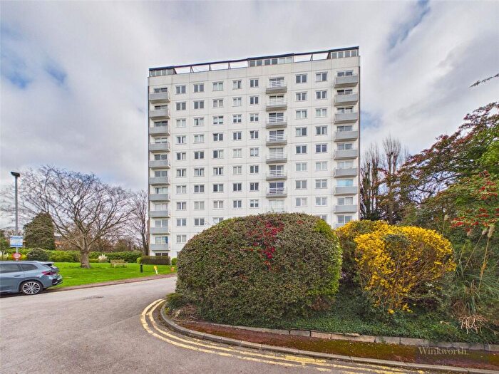 2 Bedroom Apartment For Sale In Eaton Drive, Kingston Upon Thames, KT2