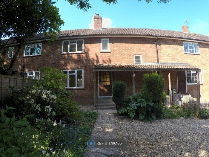 3 Bedroom Terraced House To Rent In Glebe Close, Tadley, RG26