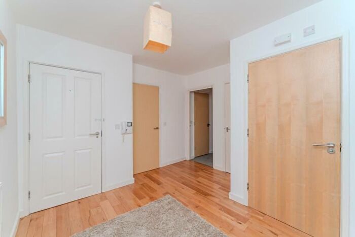 2 Bedroom Flat To Rent In Fairfield Road, Uxbridge, UB8