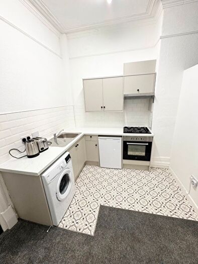 1 Bedroom Studio To Rent In Flat, Kelso Road, LS2