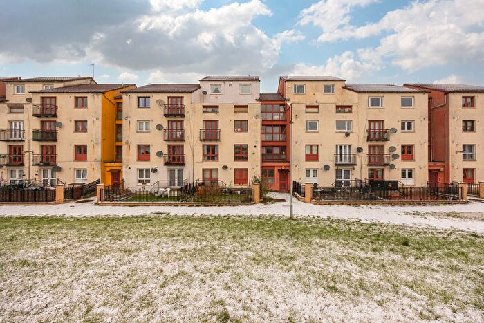 2 Bedroom Flat For Sale In / Clovenstone Gardens, Edinburgh, EH14