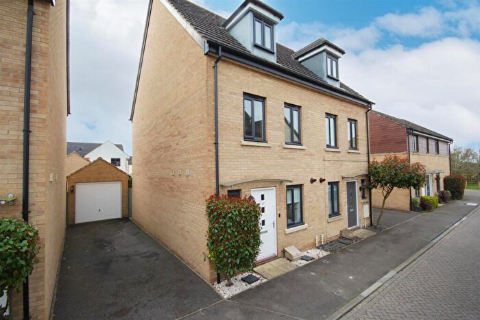 3 Bedroom Town House For Sale In Dunnock Way, St. Ives, PE27