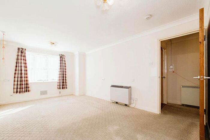 1 Bedroom Apartment For Sale In Cromwell Lodge, Barking, IG11
