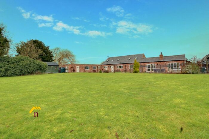 7 Bedroom Barn Conversion For Sale In High Levels Bank, Thorne, Doncaster, DN8