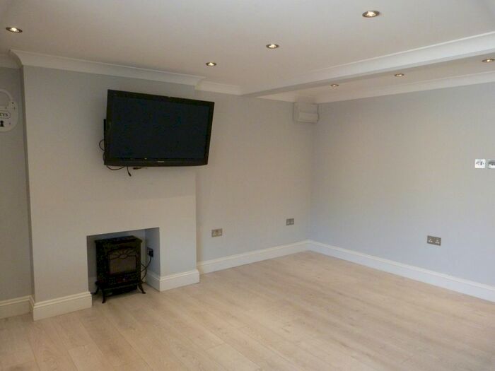 2 Bedroom Flat To Rent In Whitton Road, Whitton/Hounslow, TW3