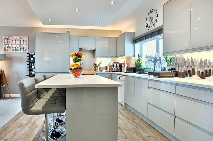 4 Bedroom Flat To Rent In Jasmin Court, Holland Road, Hove, East Sussex, BN3