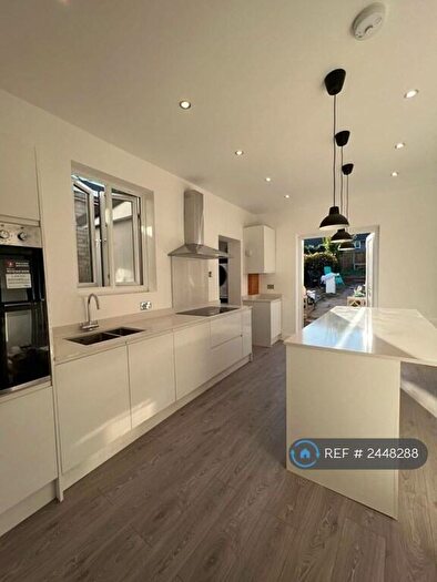 5 Bedroom Terraced House To Rent In London, London, E10