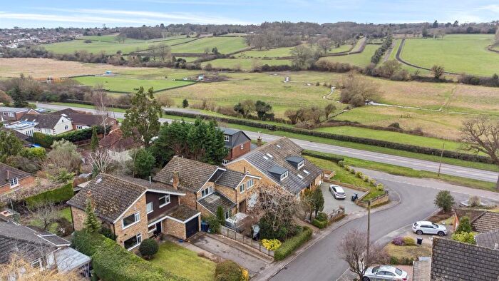 4 Bedroom Detached House For Sale In The Paddock, Chalfont St. Peter, Gerrards Cross, SL9