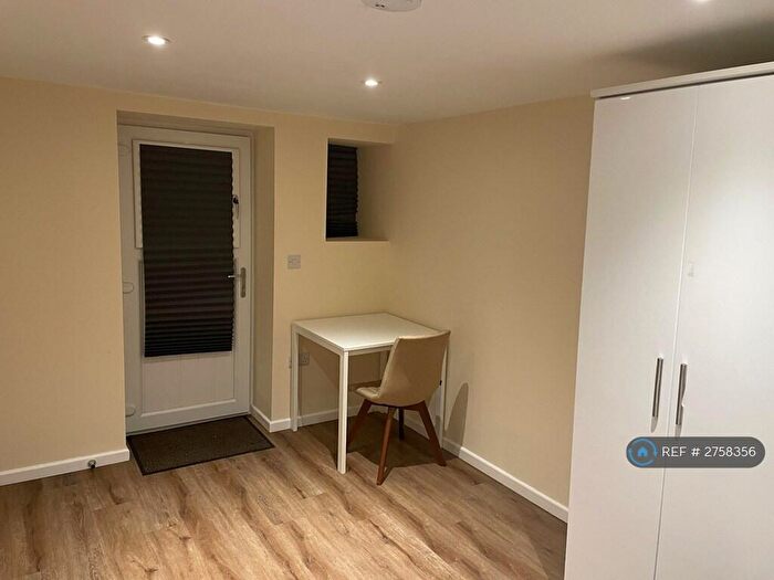 Studio To Rent In Bulay Road, Huddersfield, HD1