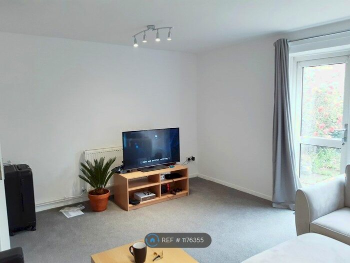3 Bedroom Terraced House To Rent In Stratford, London, E15