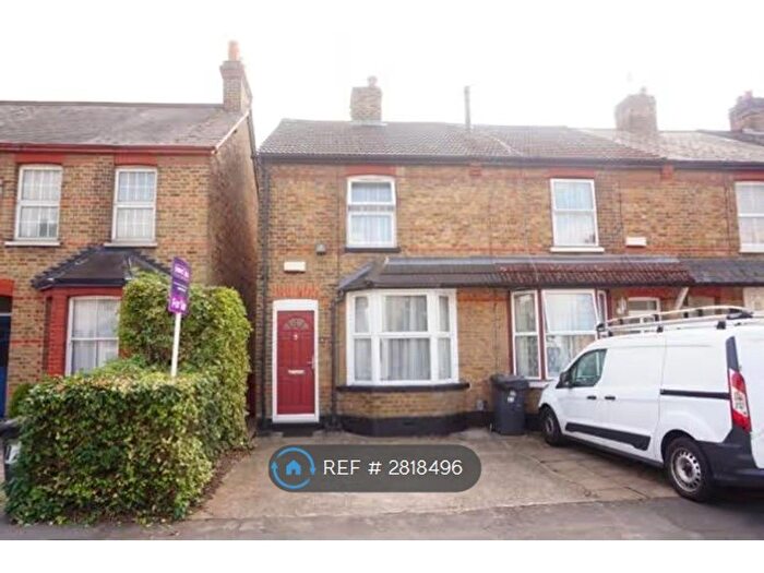 2 Bedroom End Terrace House To Rent In Montague Road, Slough, SL1