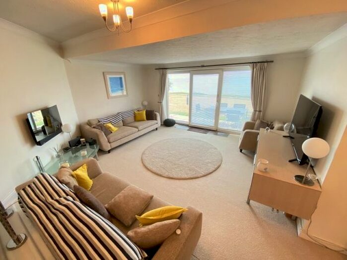 2 Bedroom Flat To Rent In Caswell Bay Court, Caswell, SA3