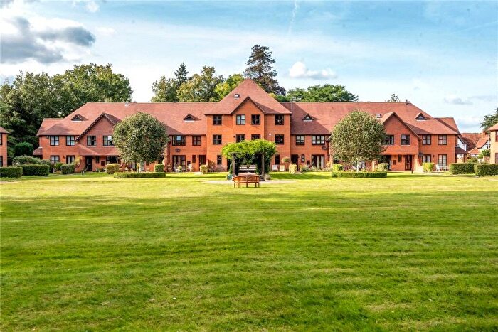 4 Bedroom House For Sale In Heathlands Court, Wokingham, Berkshire, RG40