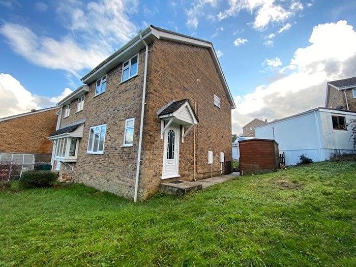 3 Bedroom End Terrace House To Rent In Manor View, Par, PL24