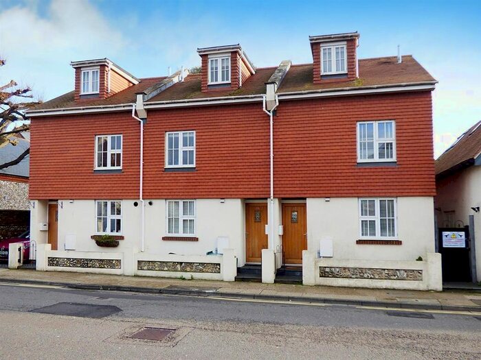 3 Bedroom Town House To Rent In East Street, Littlehampton, BN17
