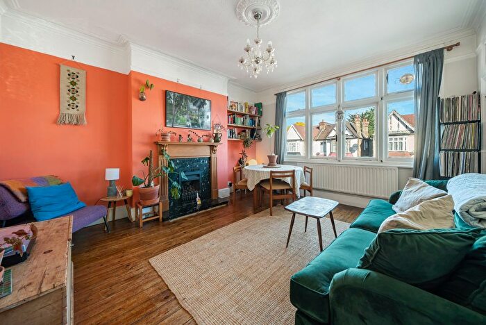2 Bedroom Flat For Sale In Bellingham Road, Catford, London, SE6