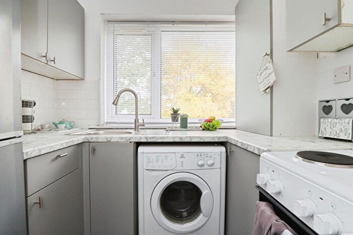 2 Bedroom Maisonette For Sale In Gainsford Road, Southampton, SO19