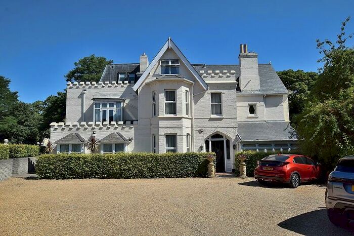 1 Bedroom Flat To Rent In Dean Park Road, Bournemouth, Dorset., BH1