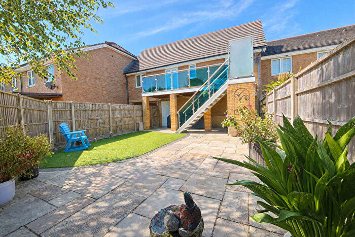 2 Bedroom Coach House For Sale In Hoverfly Close, Lee-On-The-Solent, PO13