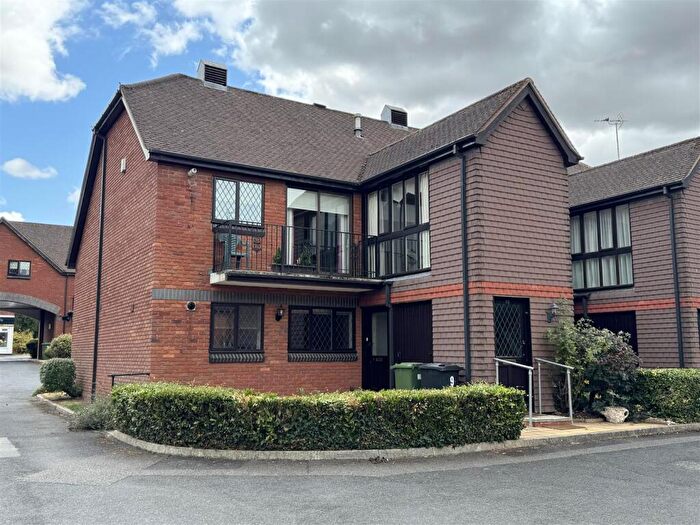 2 Bedroom Apartment For Sale In Stuarts Court, Hagley, DY9