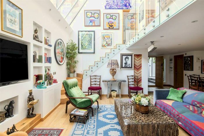 3 Bedroom Apartment To Rent In Gunter Grove, West Cheslea, SW10