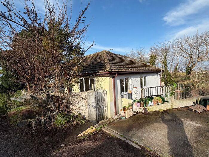 2 Bedroom Flat To Rent In Downfield Close, Brixham, TQ5