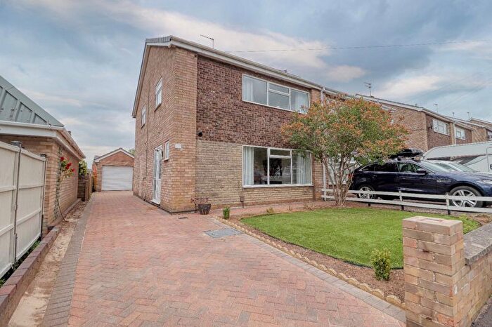 3 Bedroom Semi-Detached House For Sale In Rosedale, Scunthorpe, DN17