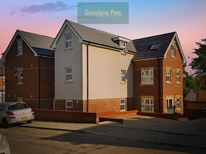 Flat To Rent In Charndon Close, Reading, RG2