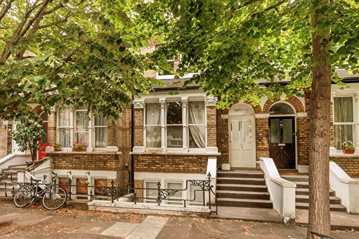 1 Bedroom Flat To Rent In Linden Gardens, Turnham Green, W4