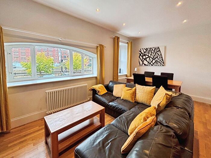 2 Bedroom Flat To Rent In Navigation Walk, Leeds, West Yorkshire, Uk, LS10