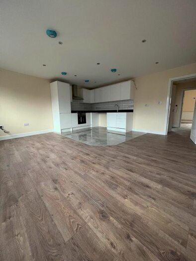 2 Bedroom Flat To Rent In Fore Street, London, N18